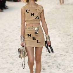 Total look beige de Chanel primavera/verano 2019 en la Paris Fashion Week