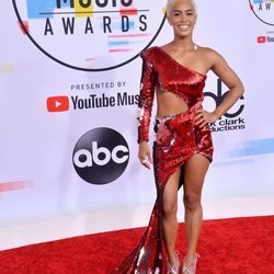 Sibley Scoles con un vestido de lentejuelas en los American Music Awards 2018