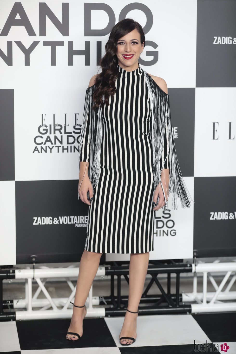 Ruth Nuñez mezcla flecos y rayas en los Elle Awards 2018