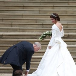 Fruncido de la parte de la falda del vestido de novia de la Princesa Eugenia de York 2018