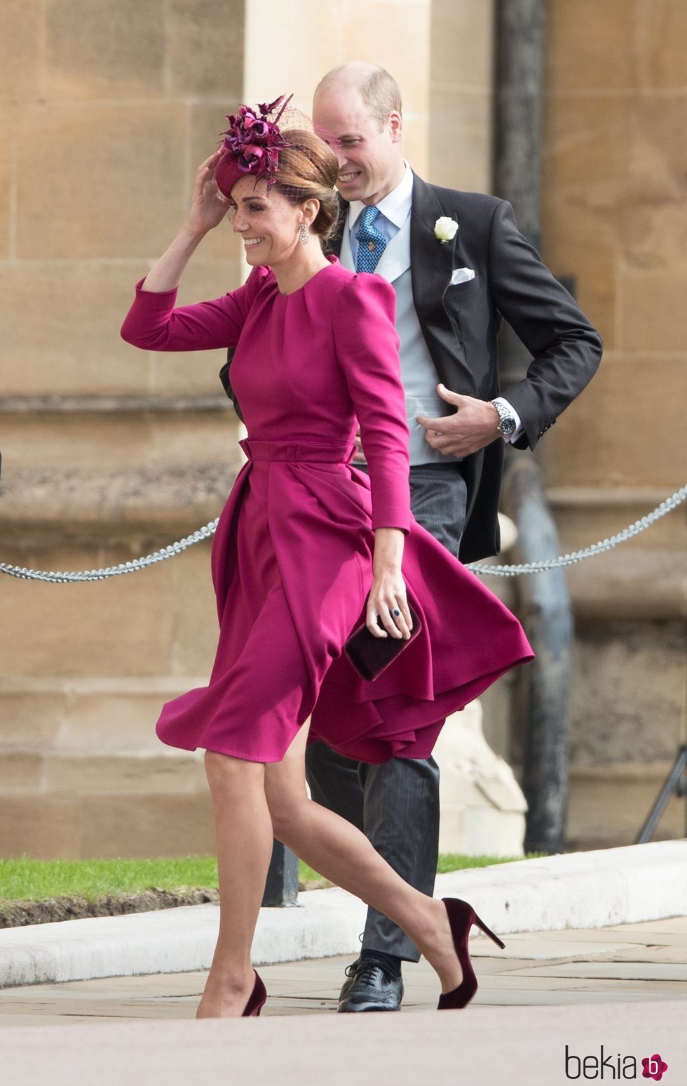 Kate Middelton con un vestido en color frambuesa en la boda de Eugenia de York y Jack Brooksbank  2018