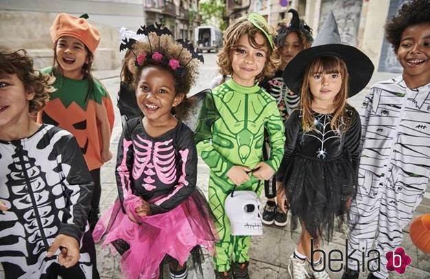 Niños disfrazados para Halloween de la colección cápsula de H&M 2018