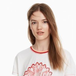 Camiseta blanca con estampados de la colección cápsula de Desigual con Coca Cola otoño/invierno 2018
