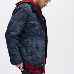 Justin Timberlake con una chaqueta vaquera oversize de su colección en colaboración con Levi's