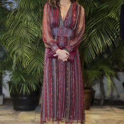 La Reina Letizia posa con un vestido boho en Perú