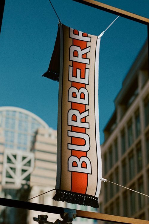 Bufanda de cashmere de la colección 'B Series' de Burberry