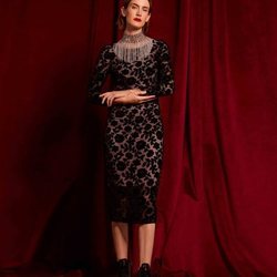 Vestido de rosas negras de terciopelo de la colección de Navidad 2018 de Uterqüe