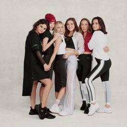 Selena Gomez y sus amigas posando con prendas de la colección de Puma x Selena Gomez