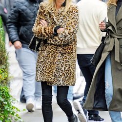 Nicky Hilton luce un maxi abrigo de leopardo