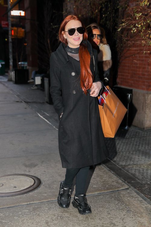 Lindsay Lohan con un look desaliñado de compras por Nueva York