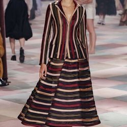 Dos piezas de rayas de la colección de Alta Costura de Christian Dior para primavera/verano 2019 presentada en París