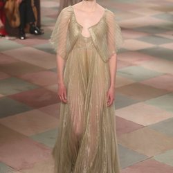 Vestido dorado de la colección de Alta Costura de Christian Dior para primavera/verano 2019 presentada en París