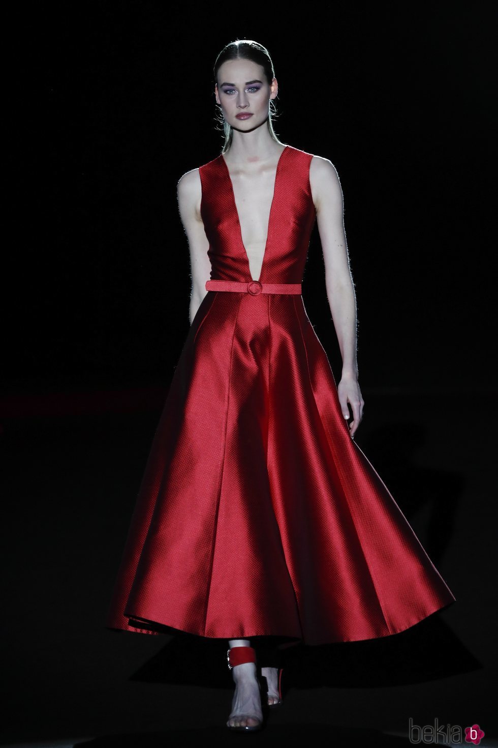 Vestido rojo de la colección otoño/invierno 2019/2020 de Hannibal Laguna