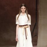 Vestido blanco de la colección primavera/verano 2019 de Roberto Verino