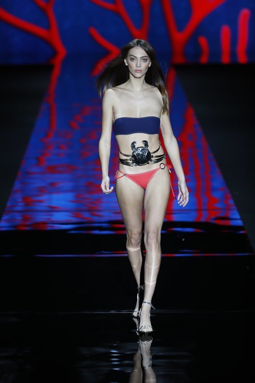 Bikini con cinturón de signo del zodiaco de la colección primavera/verano 2019 de Andrés Sardá