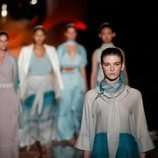 Modelos con diseños azules y blancos de la colección primavera/verano 2019 de Pedro del Hierro