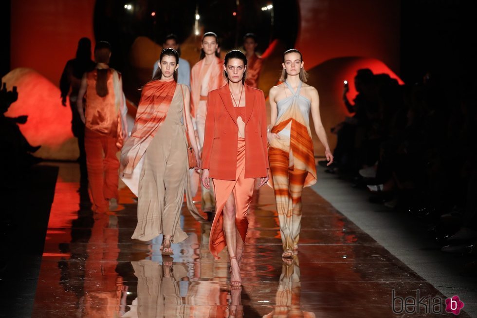 Diseños anaranjados y marrones de la colección primavera/verano 2019 de Pedro del Hierro