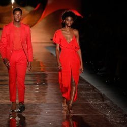 Vestido y traje rojos de la colección primavera/verano 2019 de Pedro del Hierro