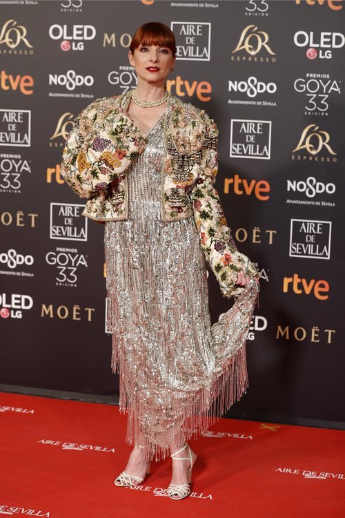 Najwa Nimri con un vestido plateado en los Premios Goya 2019