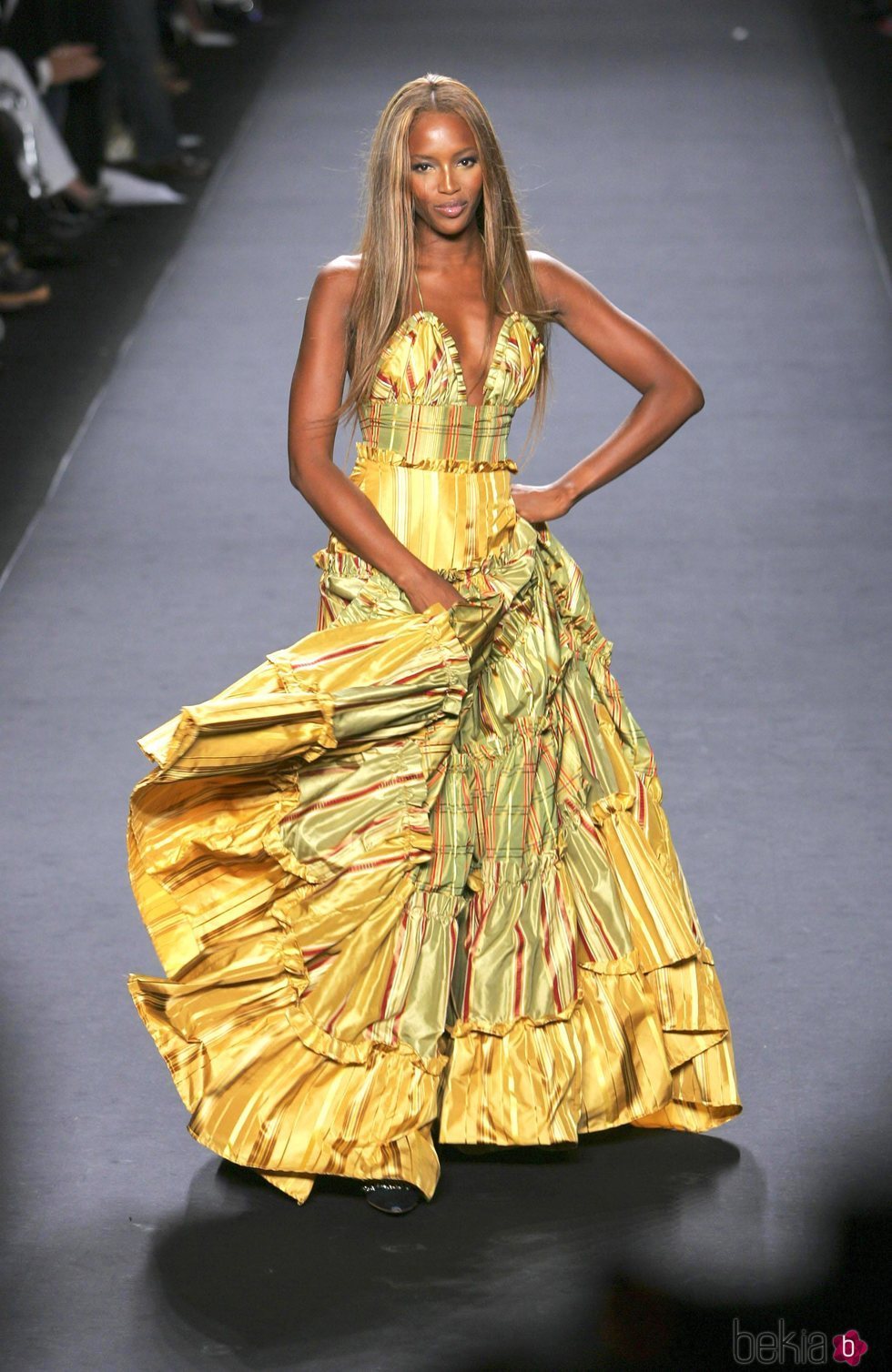 Naomi Campbell desfilando en la Fashion For Relief en Nueva York
