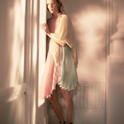 Alberta Ferretti primavera-verano 2019 vestido corto de pliegues en colores pastel