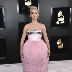 Katy Perry con un pomposo vestido en los Grammy 2019