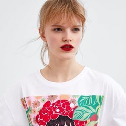 Camiseta blanca estampada de Bijou Karman para la colección 'Women in Art' de Zara TRF 2019