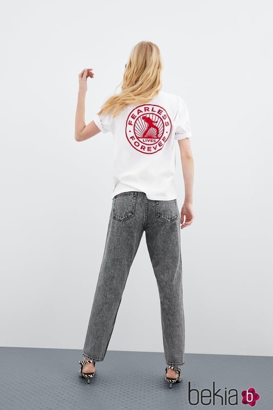 Camiseta blanca inspirada en Queens de la colección 'Women in Art' de Zara TRF 2019