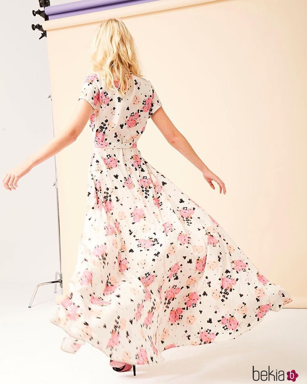 Vestido con estampado floral de la colección de Dolores Promesas colección primavera 2019