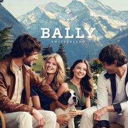 Miranda Kerr junto a otros modelos posan para la firma Bally