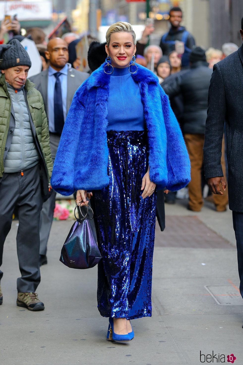 Katy Perry vestida entera de azul
