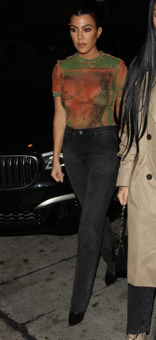 Kourtney Kardashian con un look sencillo en Los Ángeles