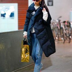 Bella Hadid outfit sporty chic