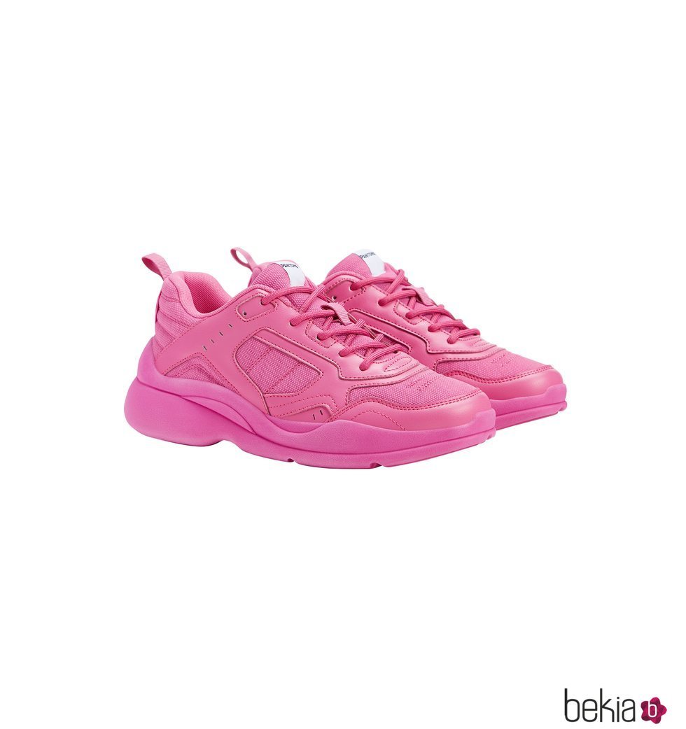 Zapatillas deportivas rosas colección Pantone by Bershka