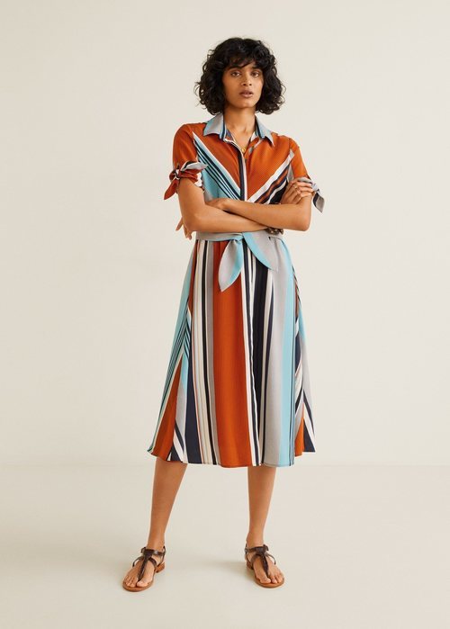 Vestido con estampado multicolor de la nueva colección primavera 2019 de Mango