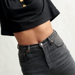 Jeans cintura extra alta gris oscuro nueva colección de Levi's