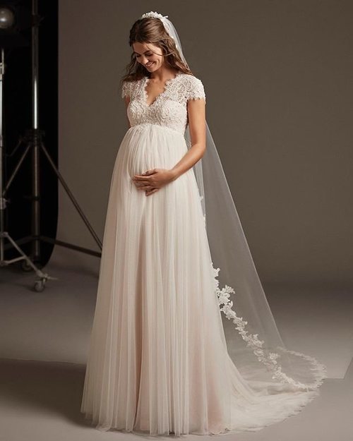 Vestido de novia para embarazadas de la colección crucero de Pronovias 2020