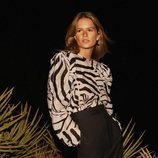 Blusa de estampado de cebra de la colección Studio primavera/verano 2019 de H&M