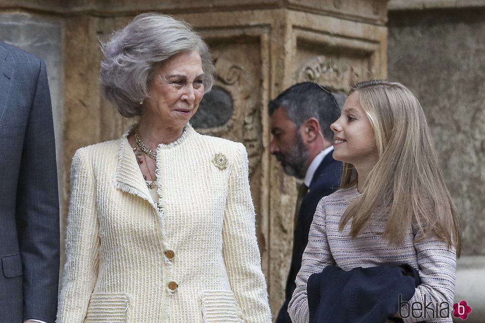 Los looks de la Reina Sofía y la Infanta Sofía en la Misa de Pascua 2019