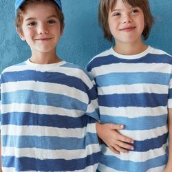 Patrick y Pedro con camiseta de listas azules de la colección verano 2019 de Zara Kids