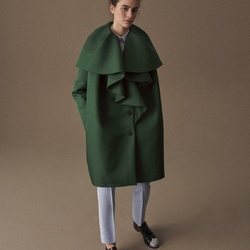 Abrigo verde de la colección otoño/invierno 2019 de Delpozo