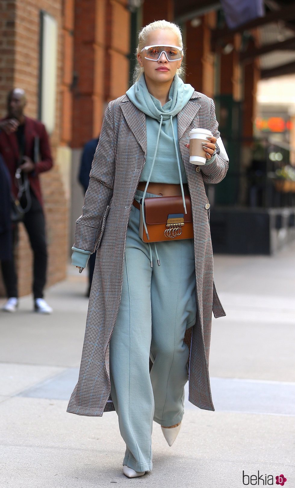 Rita Ora con chándal y tacones por Nueva York