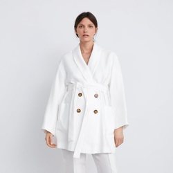 Traje blanco de la colección premamá primavera 2019 de Zara