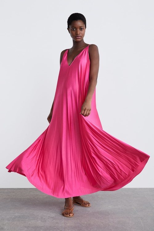 Vestido fucsia de la colección premamá primavera 2019 de Zara