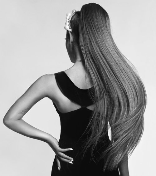 Ariana Grande se convierte en la nueva imagen de Givenchy