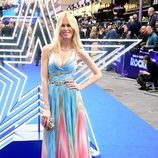 Claudia Shiffer en el estreno de la película 'Rocketman' en Reino Unido con un vestido de unicornio