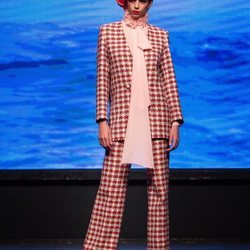 Traje de chaqueta y pantalón estilo tweed de la colección crucero de Juan Duyos para 'Alta Mar'
