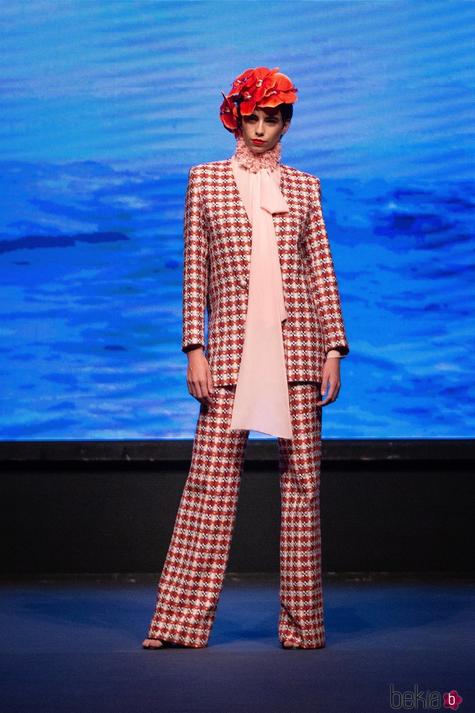 Traje de chaqueta y pantalón estilo tweed de la colección crucero de Juan Duyos para 'Alta Mar'