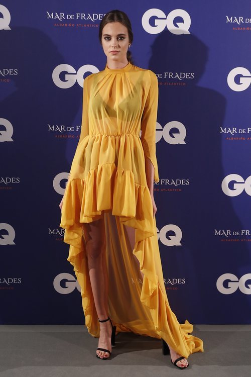 Carmen Celli con vestido de Fabio Encinar en los Premios Inconquistables GQ 2019