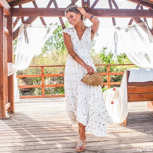 Vestido largo en color blanco con estampado de lentejuelas de la nueva colección 'Ibiza Zen' de Hug&Clau